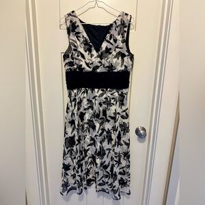 Connected Apparel Petite Black & White Floral Dress | Sleeveless | Size 12P